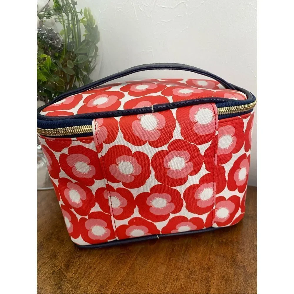 DABNEY Lee Womens Makeup Case & Revolution Lip Liner & Lipstick